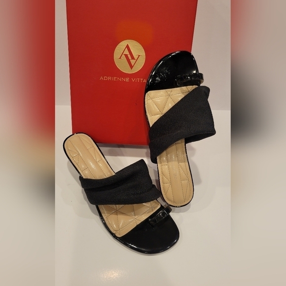 Adriane Vittadini Sandals Toe ring low wedges, Size 7 1/2 - Picture 2 of 8